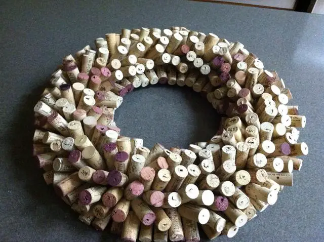 DIY Ideas wine cork wreath with toothpicks