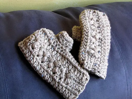 Crochet Pattern for Fingerless gloves with thumb