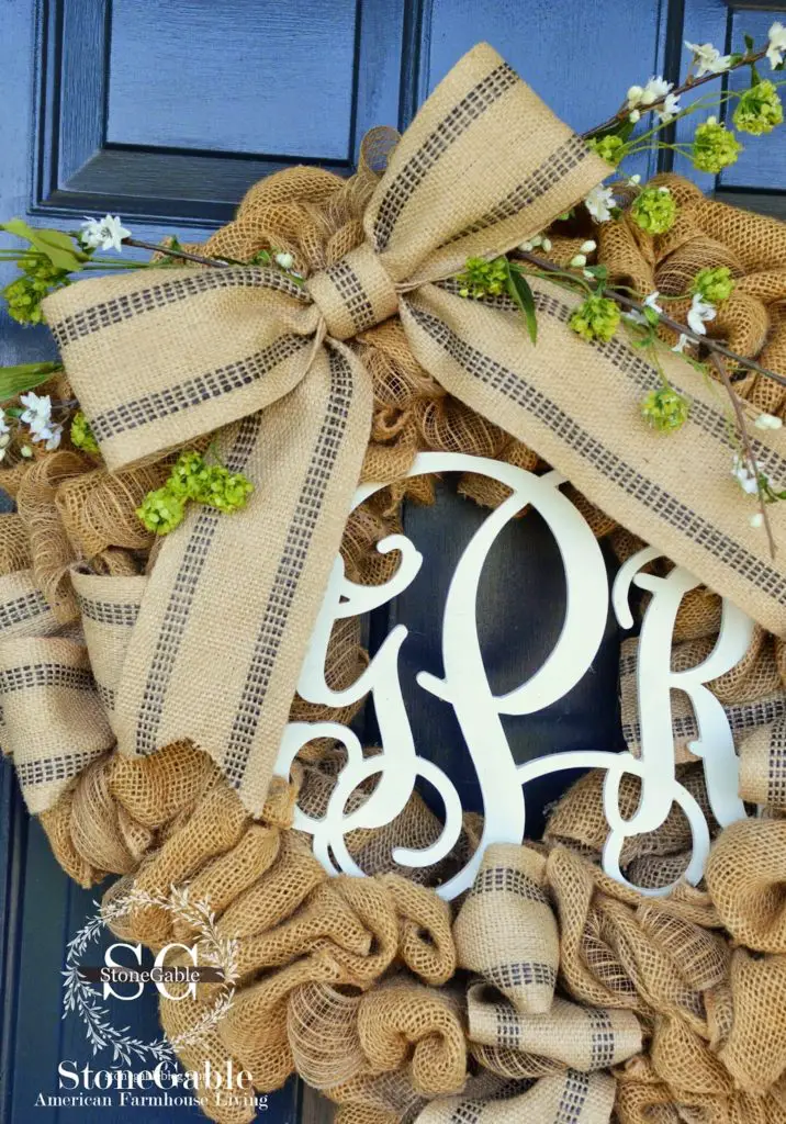 How to Make a Bow out of Burlap Mesh