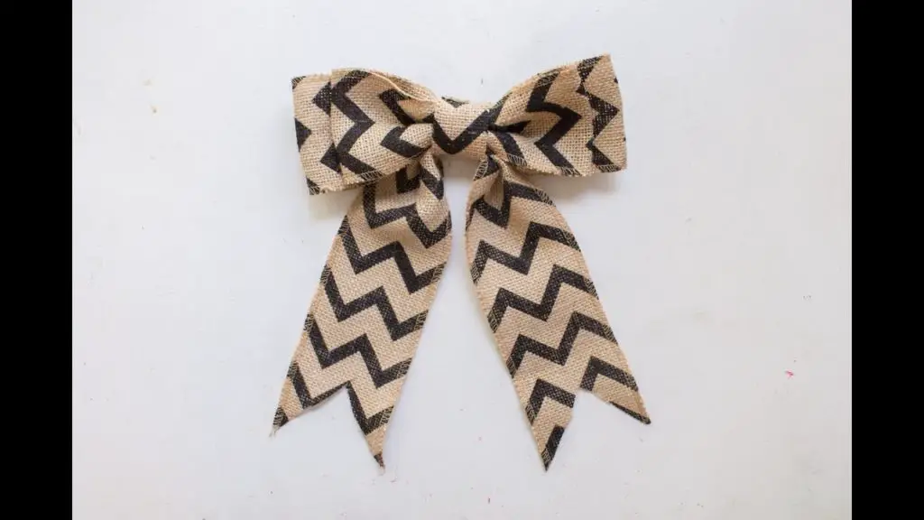 How to Make a Burlap Bow YoutubeHow to Make a Burlap Bow Youtube