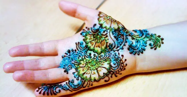 Top Mehndi Designs for Kids with Glitters