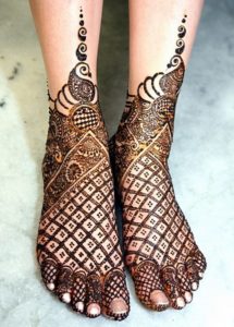 Beautiful Bridal Mehndi Design Leg