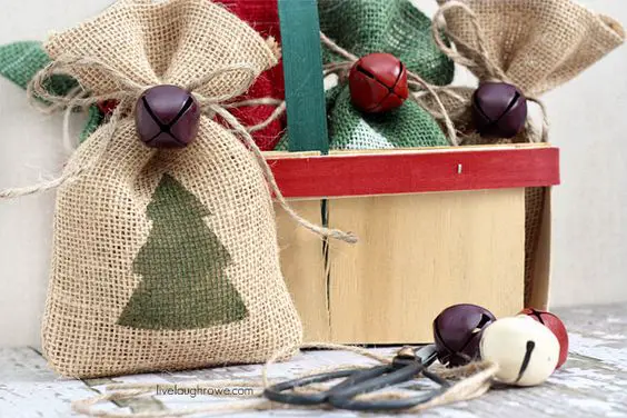 Christmas Burlap Gift Bags DIY