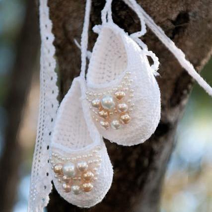 Crochet Baby Booties With Pearls Tutorial