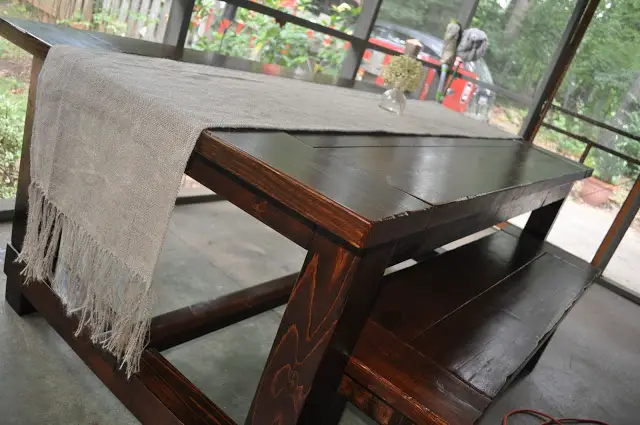 DIY Fringed Burlap Table Runner