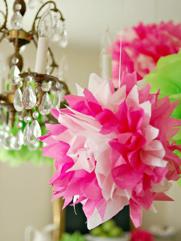 Tissue Paper Pom Poms | DIY Ideas & Tutorials