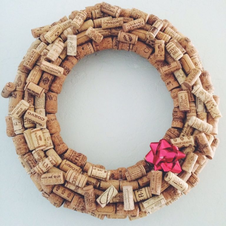 18 DIY Ideas to Make Wine Cork Wreaths