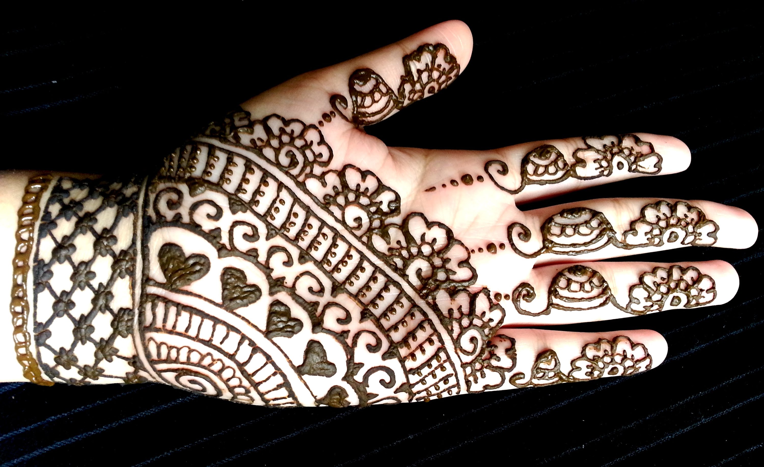 Easy Mehndi Designs For Hands