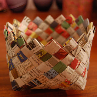 31 DIYS & Tutorials | How to Weave a Newspaper Basket