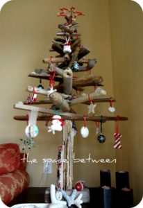 DIY Driftwood Christmas Tree