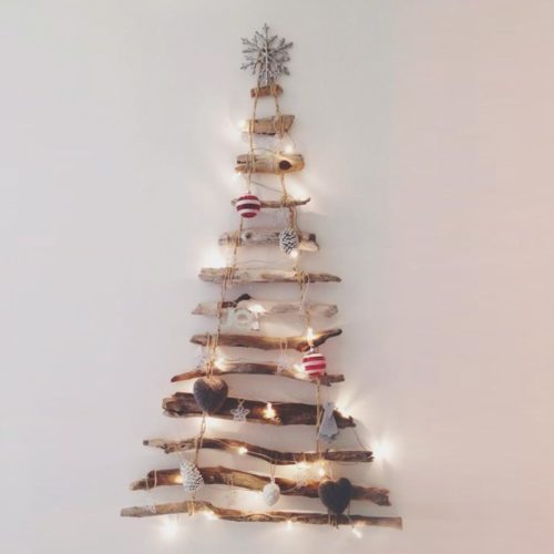 15 DIY Driftwood Christmas Tree Tutorials & Ideas