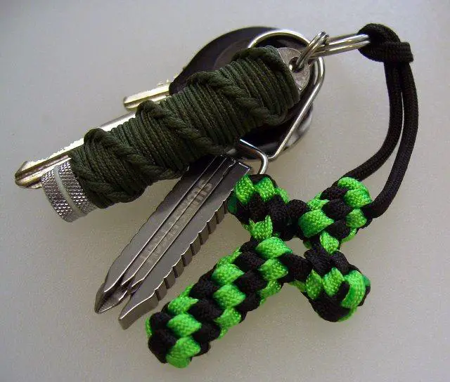16 Cool Ways To Make Paracord Cross | Instructions