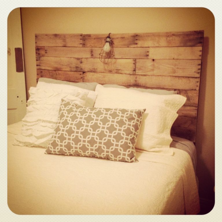 30+ DIY Pallet Headboard Ideas & Plans