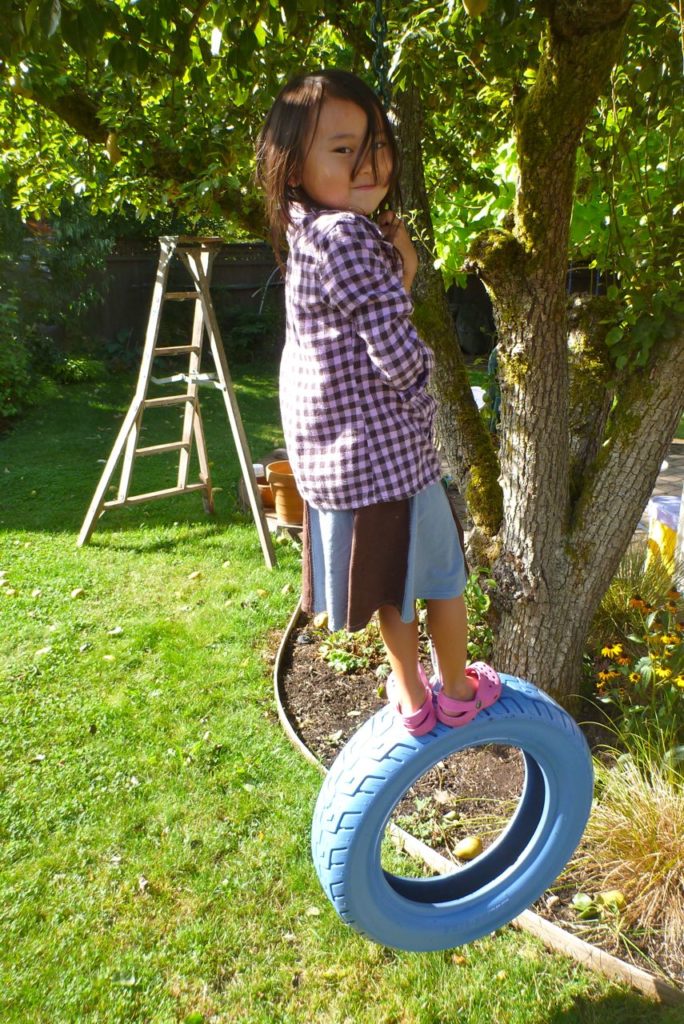 19 Ways to Make Tire Swings with DIY Instructions