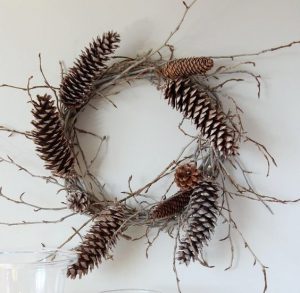Easy Pinecone Wreath