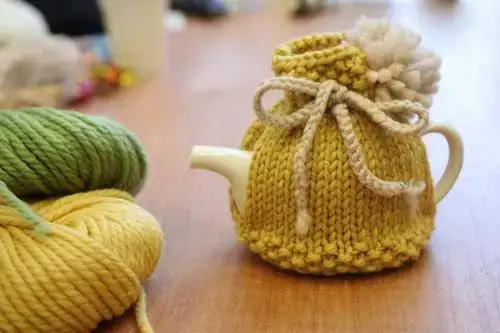 HA011 Knitting Pattern Pure et simple Tea Cozy in DK