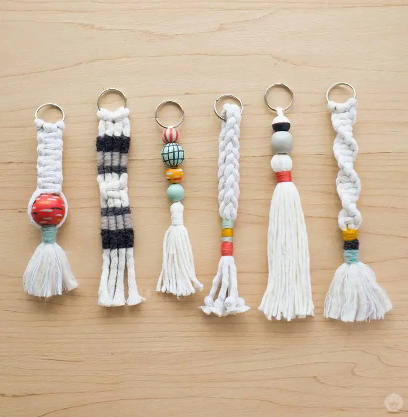 Download 25 DIY Macramé Keychains with Instructions | Ideas for DIY