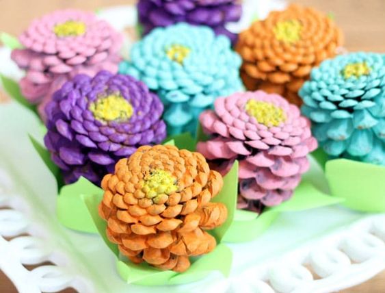 DIYs to Make Pine Cone Flowers