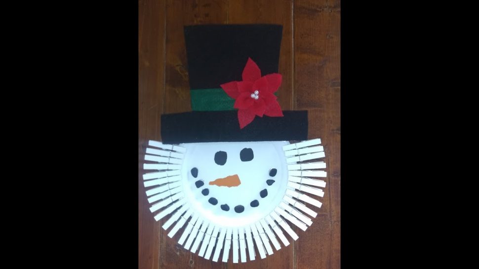 30 DIY Ideas and Tutorials to Make a Snowman Wreath