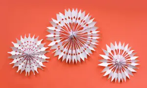Ways to Make a Paper Snowflake